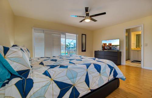 Yacht Club Villa | VILLA MIKADO - 3 BEDS - 3 BATHS - 6 GUESTS - GULF ACCESS & POOL/SPA - BOAT