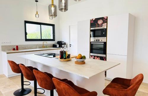 Saint-Quentin-la-Poterie Villa | Villa moderne tout confort-Jacuzzi-Piscine