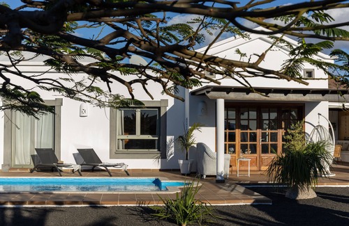Montana Roja Villa | Villa "Mo Luxury Heated Pool" with Mountain View, Private Pool & Wi-Fi