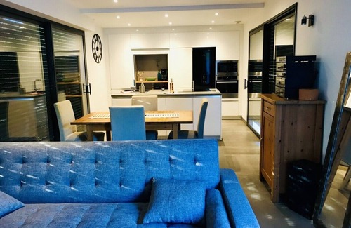 Le Brusc Villa | villa modern and cozy, benefits of standing . Beautiful sand beach 200m!