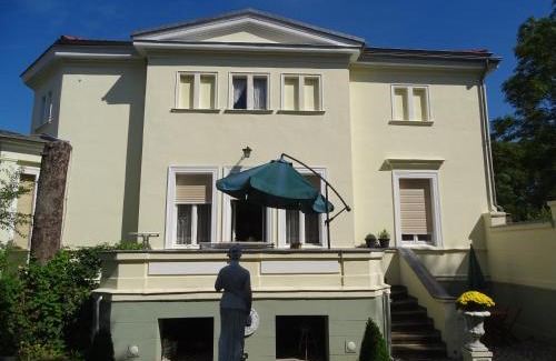 Treuenbrietzen Apartment | Villa Moeller