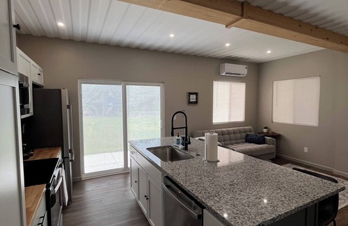 Lindsborg House | Villa Mysa-A Cozy Container Stay!