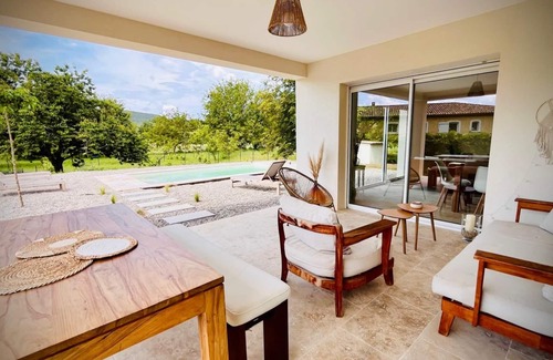 Salernes Villa | Villa Neuve Piscine Privée, au Calme à la Campagne, Clôturée, Clim, 8 Pers, 4 ch