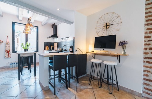 Villeneuve-sur-Lot House | Villa Nueva, Original Home Rental !