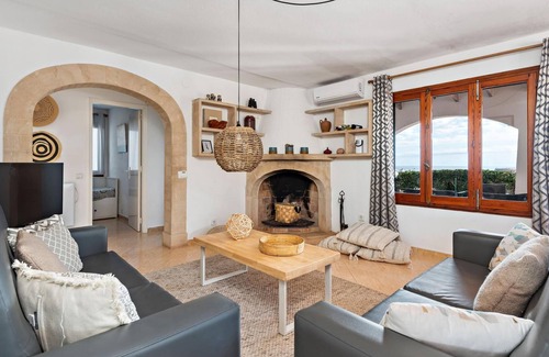 Los Delfines Villa | VILLA NURIANA in Cala´n Blanes
