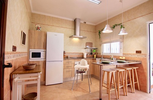 Chiclana de la Frontera House | Villa 'Olivos 1d' with Private Pool, Private Terrace and Wi-Fi