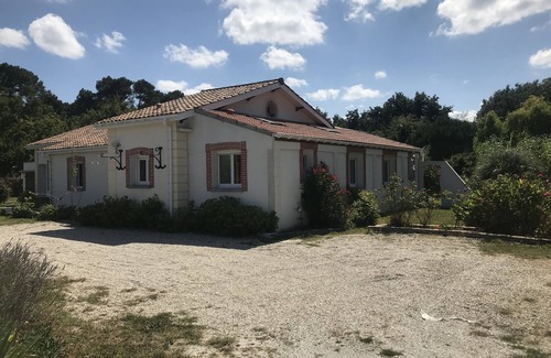 Grayan-Et-L'Hopital House | 'Villa Océan' with Private Pool, Private Terrace and Wi-Fi