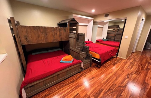 Altadena House | Villa of 100 Games (4B/3B) with Heated Pool & Spa
