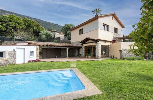 Villadesuso Villa | Villa Oia (249), sea views near Baiona