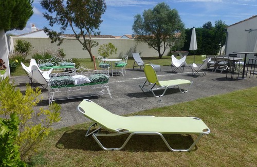 Loix Villa | Villa on 1100m2 plot enclosed by walls very quiet location East West