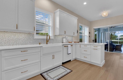 Rural Estates House | Villa on the Green - Large home with golf!