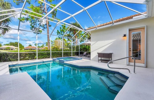 Rural Estates House | Villa on the Green - Large home with golf!