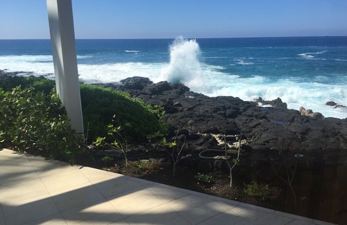 Kailua-Kona Villa | Villa On The Ocean - One Of Largest Condos On Alii Drive. Directly Oceanfront.