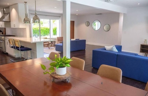 South Lake House | Villa Palma: Hollywood Beach Walk-Private Pool & Tiki Hut-October November Deal