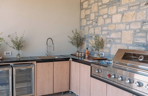 Pefki House | Villa Paradiso Mochlos with 5 Bedrooms, Infinity Pool, Jacuzzi,Olive Tree Garden