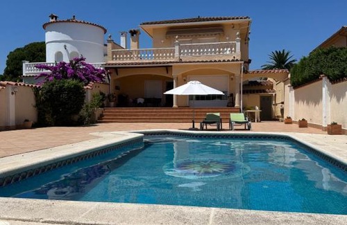 Empuriabrava Villa | villa paraiso
