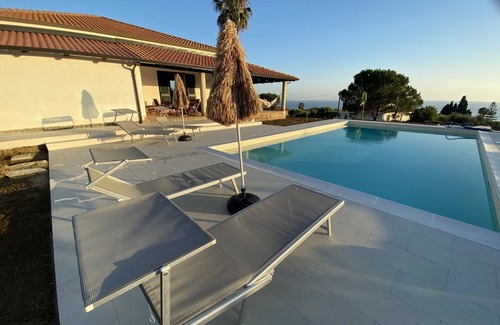 Ricadi Villa | Villa Pavone, with private pool and sea view near the beach