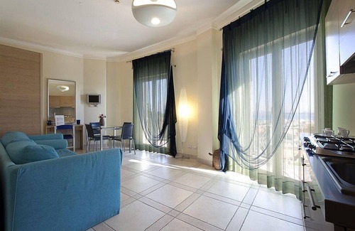Ischia Porto House | Villa Peonia A: A welcoming apartment which faces the sun and the sea, with Free WI-FI.