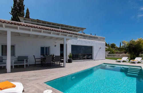 Armenime House | Villa Piconera. Amazing 4 Bedroom Villa. Private Pool. Sea Views. Adeje