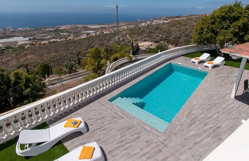 Armenime House | Villa Piconera. Amazing 4 Bedroom Villa. Private Pool. Sea Views. Adeje