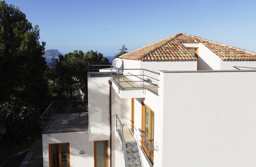 Torre Colonna-sperone Villa | Villa 'Pizzo Cane House' with 2 Terraces, Balcony & Wi-Fi