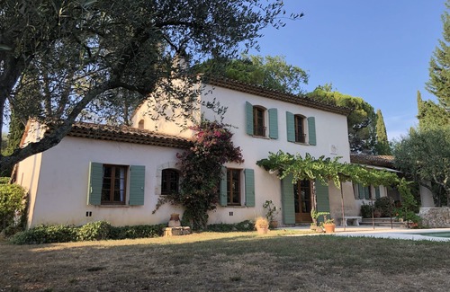 Valbonne House | Villa Provençale et Piscine Calme, vue Imprenable