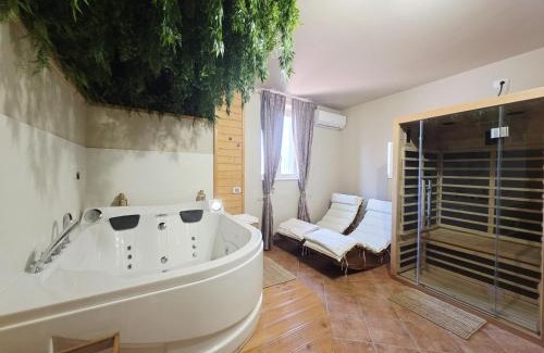Fondi House | VILLA REGINA - Suite con Spa Sperlonga Vertice Rooms