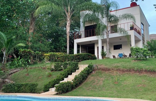 Montezuma Villa | Villa Renovada con Jardines Exóticos y Piscina Privada