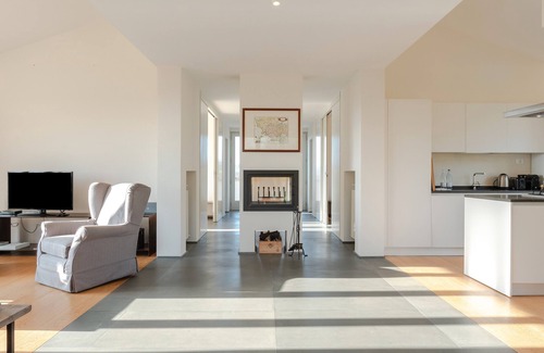 Cortona Villa | Villa 'Residenza 2' with Shared Pool, Wi-Fi and Air Conditioning