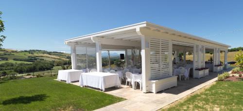Ripe Bed & Breakfast | villa Resort Tre Castelli
