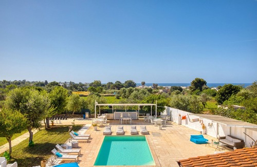 Capilungo Villa | Villa 'Rilù - Suite' with Shared Pool, Wi-Fi and Air Conditioning