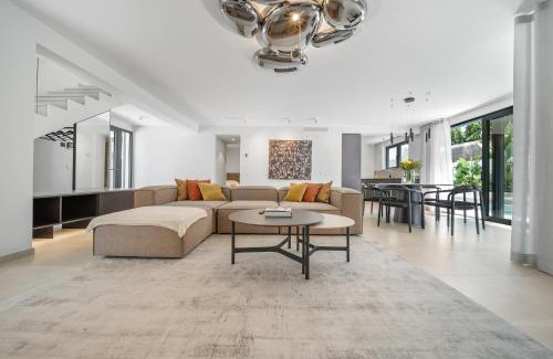 Golden Mile Villa | Villa Rio Verde beachfront
