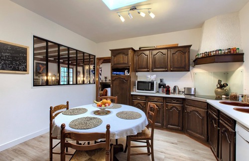 Bordeaux Villa | Villa 'Rodolphe' with Private Pool, Private Terrace and Wi-Fi