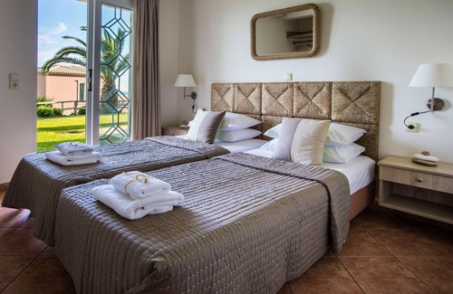 Trapezaki Hotel | Villa Rosa, One Bedroom Apartment with shared pool and stunning sea views