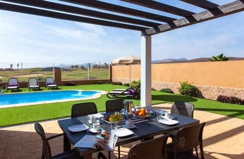 Caleta de Fuste Villa | Villa Sabine con Piscina, Vista Campo Golf y mar