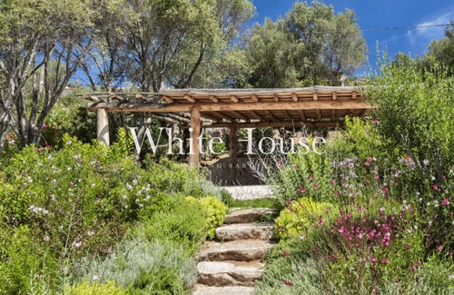Porto Istana Villa | Villa Sandy Toes - with garden by the sea
