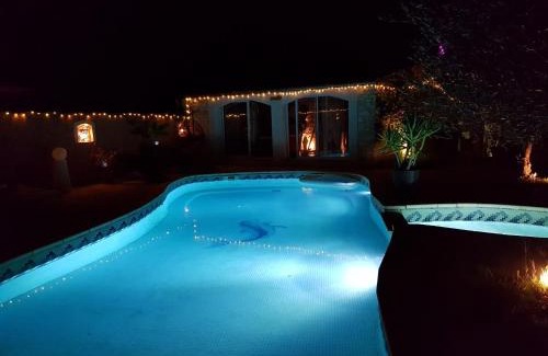 Sabran Villa | VILLA SANLOREN Piscine et Jacuzzi