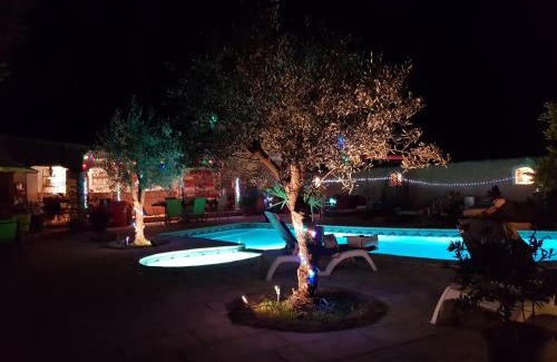 Sabran Villa | VILLA SANLOREN Piscine et Jacuzzi