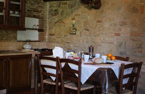 Colle di Val d'Elsa House | Villa Saveria C: A graceful two-story apartment in the characteristic style of the Tuscan countryside.