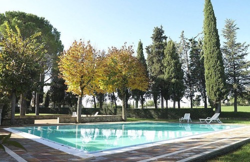 Colle di Val d'Elsa House | Villa Saveria I: A graceful apartment surrounded by the greenery.