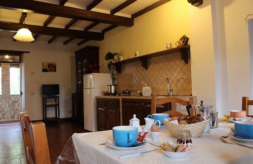 Colle di Val d'Elsa House | Villa Saveria O: A graceful apartment surrounded by the greenery.