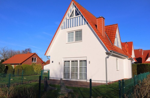 Dorumer Neufeld House | Villa "Seeadler" - your idyllic retreat on the North Sea coast
