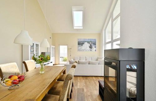 Trent House | Villa Seeadler
