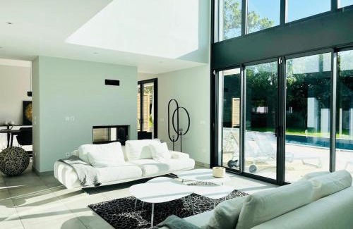 Pessac Villa | Villa Soléa - Villa avec Jardin et piscine - Proche Parcs et Golf