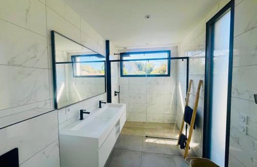 Pessac Villa | Villa Soléa - Villa avec Jardin et piscine - Proche Parcs et Golf