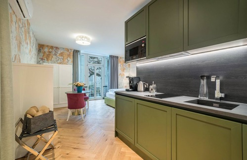 Merano Apartment | Villa Steiner 1 - Silverstone - One-room flat with south-facing balcony, air conditioning and W-Lan