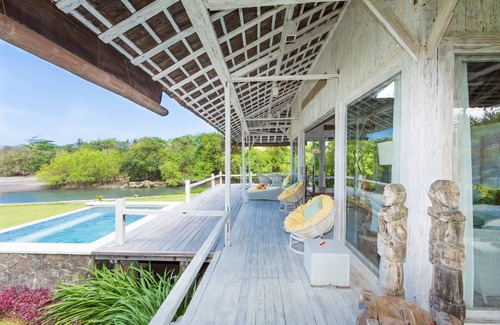 Munggu Villa | Villa Sungai Laut 2 Bedrooms Beachfront Wooden Villa in Canggu