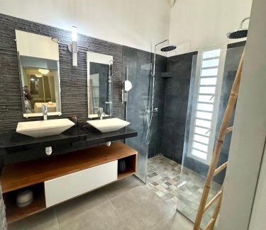 La Colline Villa | Villa Téloam- Charmante villa avec piscine et vue mer