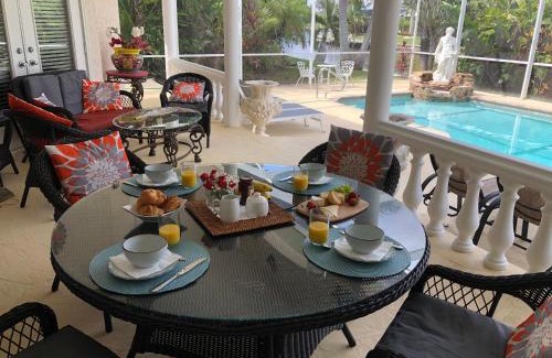 Caloosahatchee Villa | Villa The White House