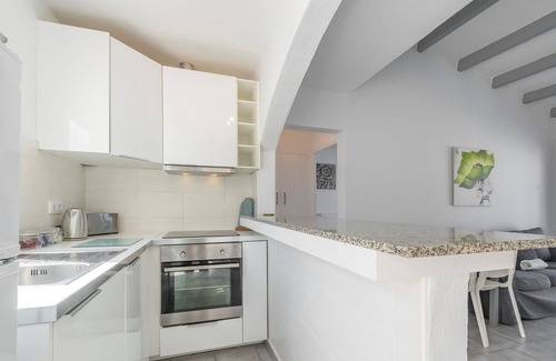 Cala en Porter Villa | Villa Thomas, a bright 3-bedroom villa with pool